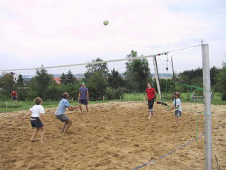 2004-08-50 Familiensportfest-Beachvolleyball.jpg (45729 Byte)