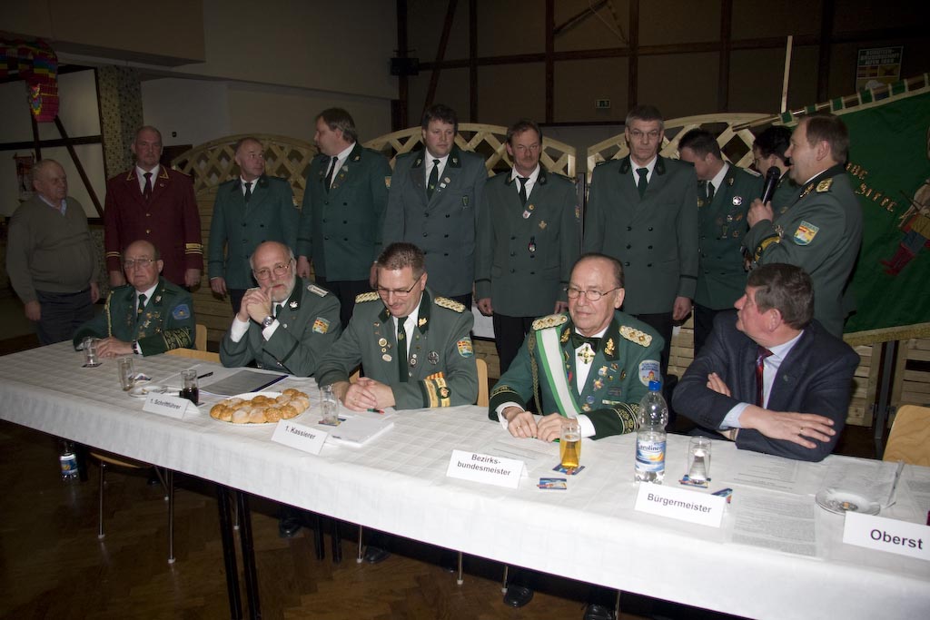 ticker-2008-01-26-006 Für 25 Jahre Mitgliedschaft im Schützenverein wurden geehrt: Friedhelm Ahle, Norbert Bohr, Manfred Fuge, Christoph Finke, Reinhold Figge, Dietmar Groß, Markus Hüster, Hans-Jürgen Hillebrand, Alfons Lüke, Michael Meyer, Daniel Nillies jun., Heinz Pasel, Wilhelm Risse, Werner Schmidt, Uwe Schilling und Thomas Taplik