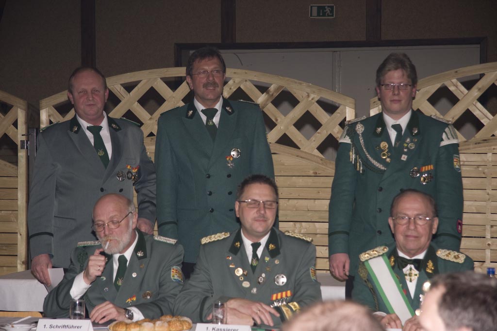 ticker-2008-01-26-011 Das silberne Verdienstkreuz erhielten die Schützenbrüder Thorsten Reiher, Hubert Drüke und Josef Schulte.