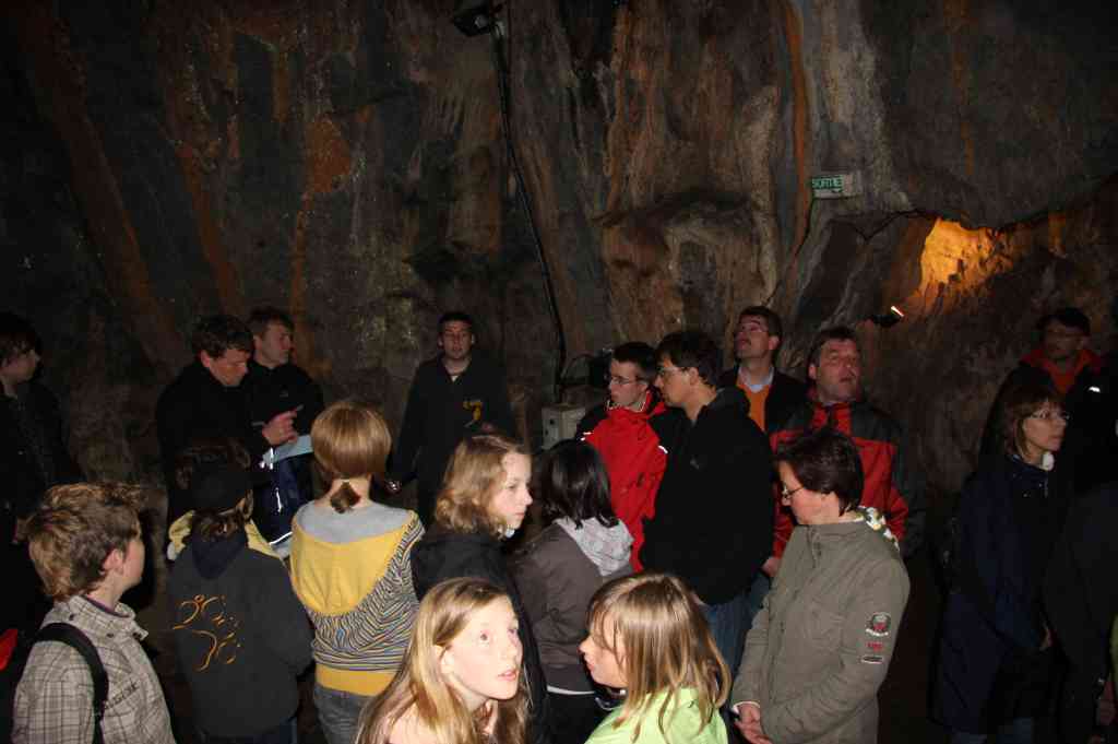 ticker-2008-05-02-001 Hannes von Rüden übersetzte die Erläuterungen des Führers durch die Grotte Rochefort