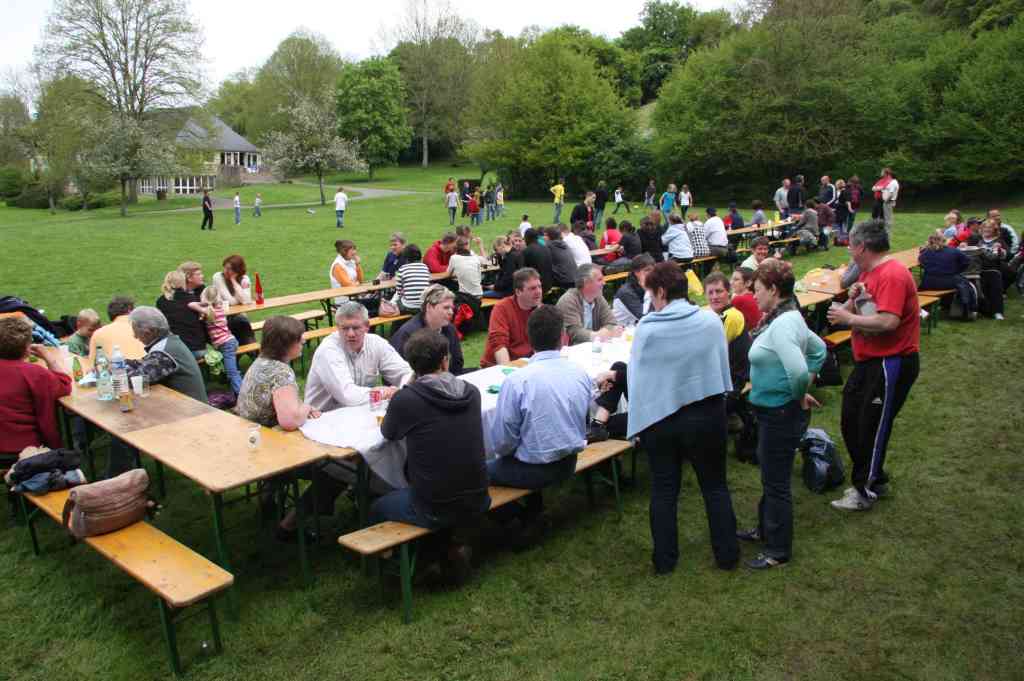 ticker-2008-05-02-006 Der Ausflug zu den Grotten Rochefort und Margo genoss man bei bestem Wetter