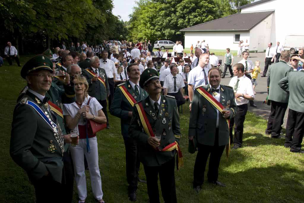 Hartwig Nillies Der zu diesem Zeitpunkt noch amtierende König Hartwig Nillies beobachte die Schützen