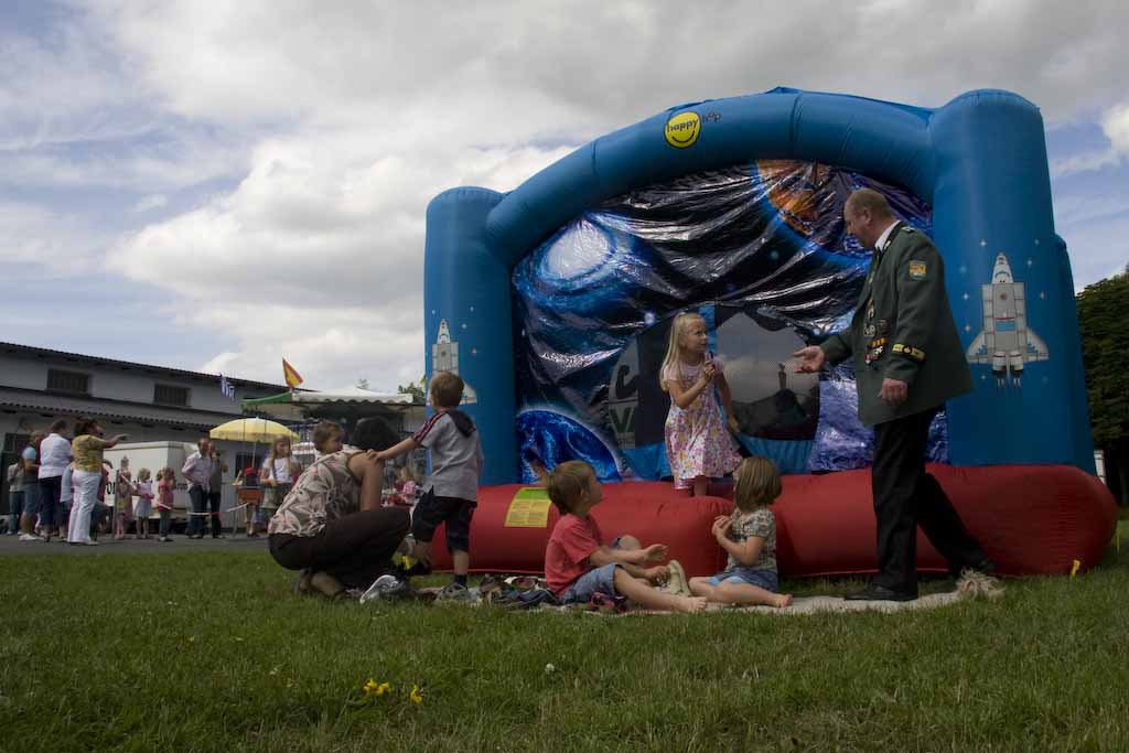 Hüpfburg Für die kleinen Besucher des Familienfestes war eine Hüpfburg aufgebaut