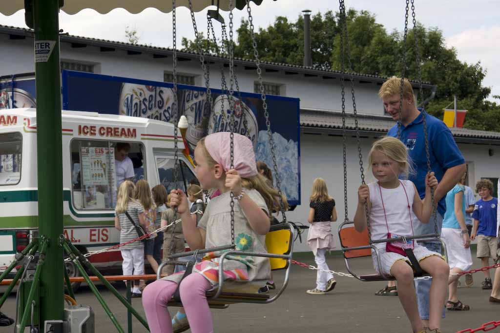 Karusell Auch das Karusell wurde von den Kleinen gern genutzt