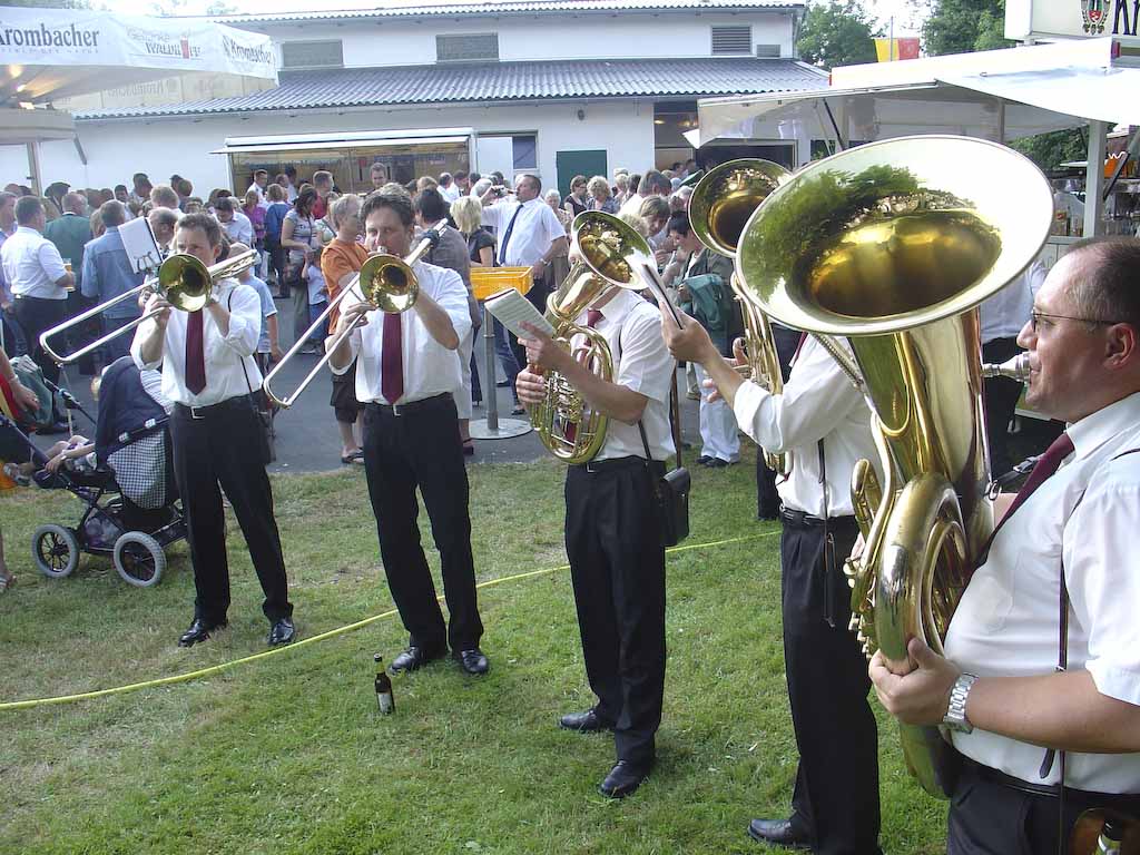 Der Musikverein Alfen unterhielt mit Blasmusik