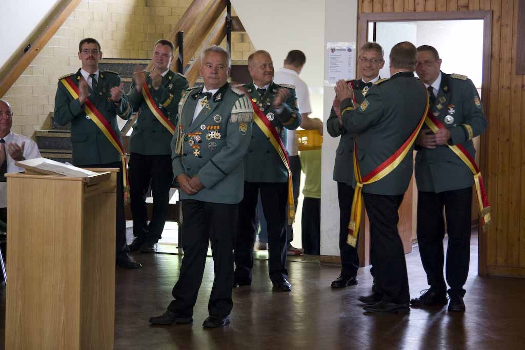 Langverdiente Schützen wurden von ihm ausgezeichnet Langverdiente Schützen wurden von ihm ausgezeichnet