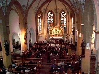 Das diesjährige Konzert des Musikvereins Alfen fand erstmalig in der Alfener Kirche statt