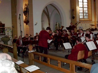 Unter der Leitung von Baptist Müller wurden Stücke von Aron Copland, Queen, John Williams, Antonin Dvorak, Ennio Morricone und Michael Jackson