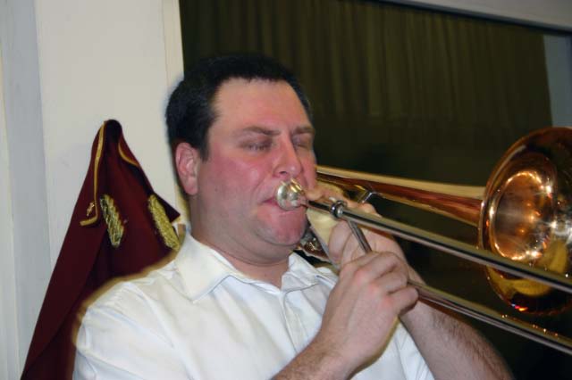 Selbst Johannes Baptist Müller, vorher noch als Dirigent, griff zum Instrument