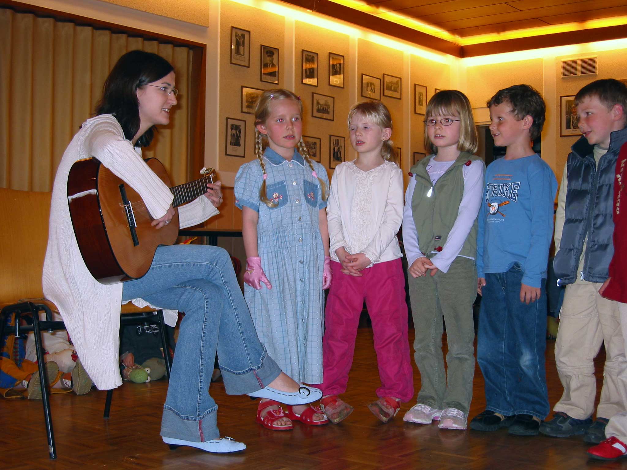 Die Gruppe von Siggi Jankowski führte Liedbeiträge mit Gitarrenbegleitung vor.