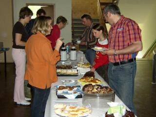 Kaffee- und Kuchenspenden der Eltern und Großeltern sorgten für eine Stärkung in der Konzertpause. Kaffee- und Kuchenspenden der Eltern und Großeltern sorgten für eine Stärkung in der Konzertpause.