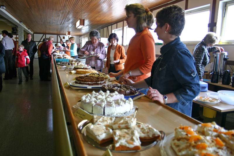 Vor dem musikalischen Genuss hat der Musikverein zu Kaffee und Kuchen eingeladen Vor dem musikalischen Genuss hat der Musikverein zu Kaffee und Kuchen eingeladen