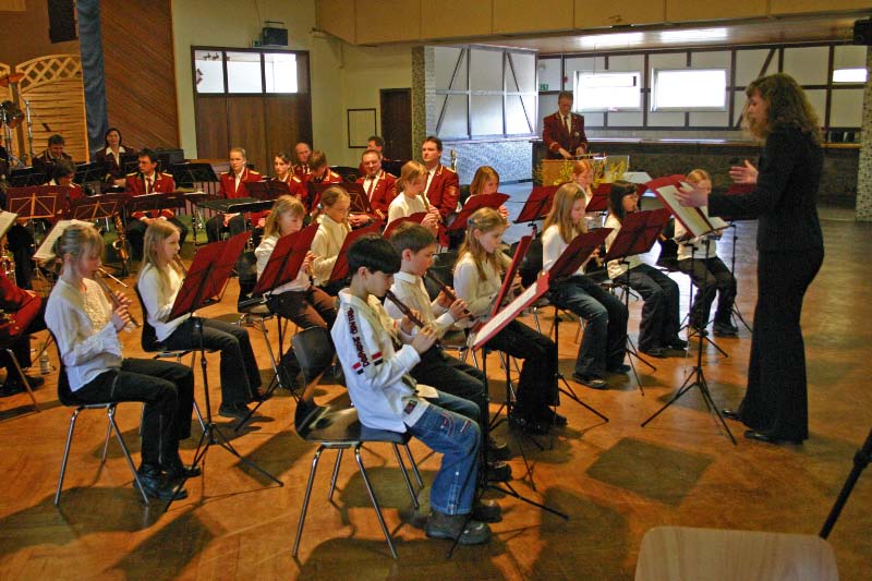 Der Unterricht der jungen Flötisten und Flötistinnen wird vom Musikverein organisiert Der Unterricht der jungen Flötisten und Flötistinnen wird vom Musikverein organisiert