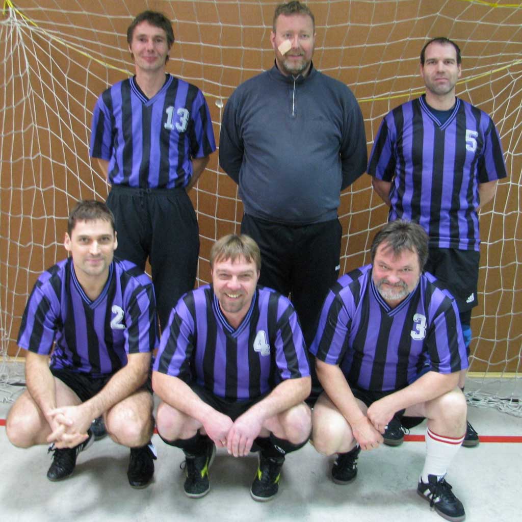Die Freizeitsportgruppe mit dem höchsten Durchschnittsalter der Mannschaften konnte in diesem Jahr nur ein Spiel unentschieden beenden, einige Spiele wurden aber nur knapp verloren. Somit belegten sie mit einem Torverhältnis von 5:12 diesmal den 4. Platz.