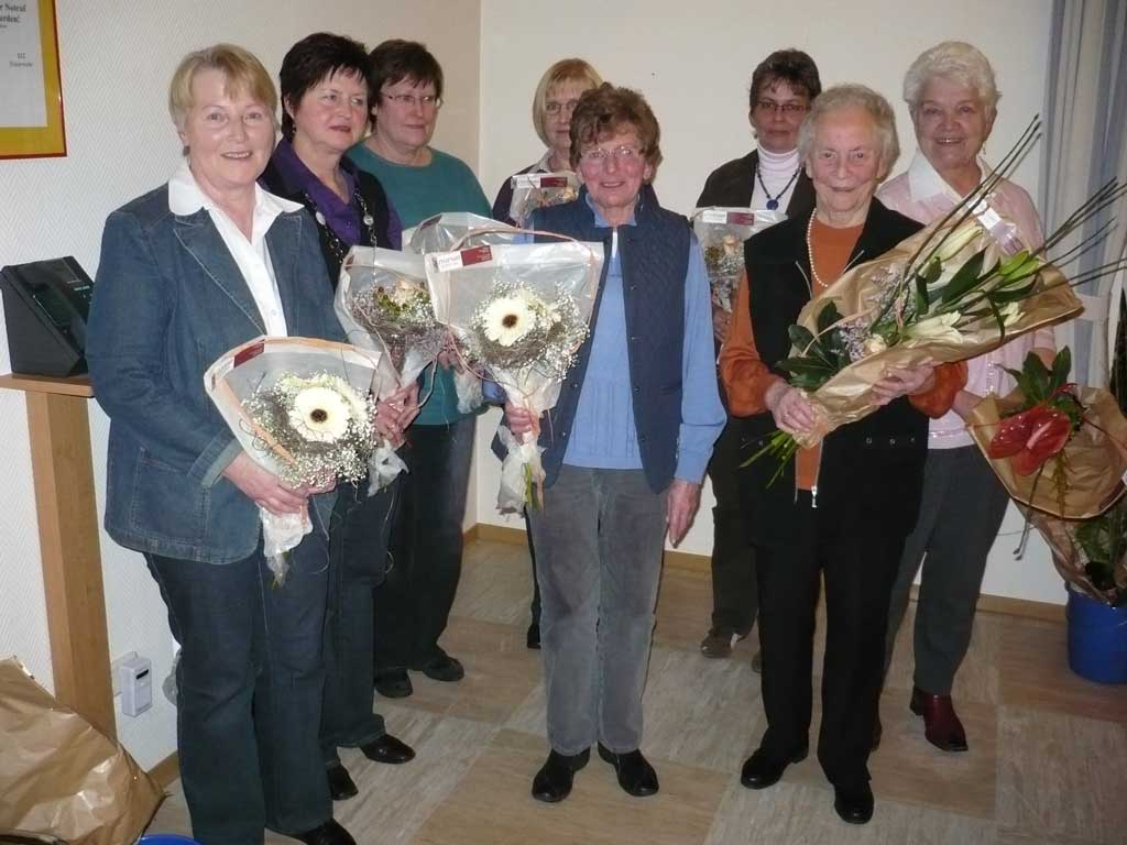 Jubilarinnen von links: Marie-Luise Witte, Marlene Klocke, Hannelore Matschewski, Anneliese Mithöfer, Anneliese Meyer, Annelie Reike, Karoline Hansmeier, Renate Nillies