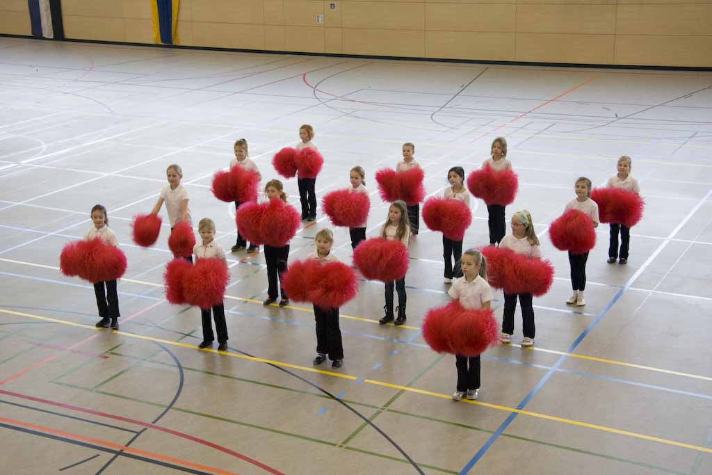Dreifachhalle in Borchen Die Cheerleader des SV RW Alfen
