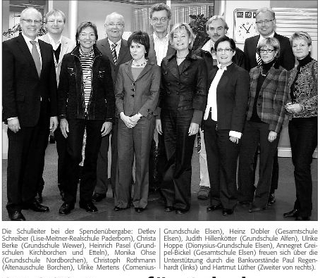 Auch die Grundschule Alfen wird von der Volksbank bedacht. Die Schulleiter bei der Spendenübergabe: Detlev Schreiber (Lise-Meitner-Realschule Paderborn), Christa Berke (Grundschule Wewer), Heinrich Pasel (Grundschulen Kirchborchen und Etteln), Monika Ohse (Grundschule Nordborchen), Christoph Rothmann (Altenauschule Borchen), Ulrike Mertens (Comenius-Grundschule Elsen), Heinz Dobler (Gesamtschule Elsen), Judith Hillenkötter (Grundschule Alfen), Ulrike Hoppe (Dionysius-Grundschule Elsen), Annegret Greipel-Bickel (Gesamtschule Elsen) freuen sich über die Unterstützung durch die Bankvorstände Paul Regenhardt (links) und Hartmut Lüther (Zweiter von rechts).