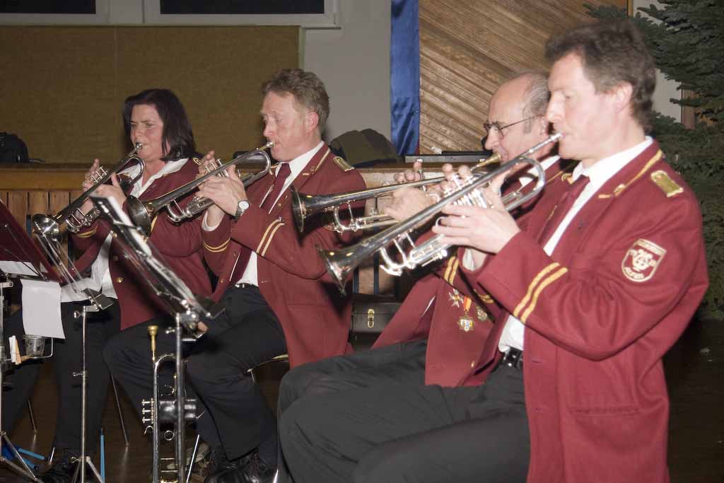Märsche, Polkas und Unterhaltsames klangen durch die Halle