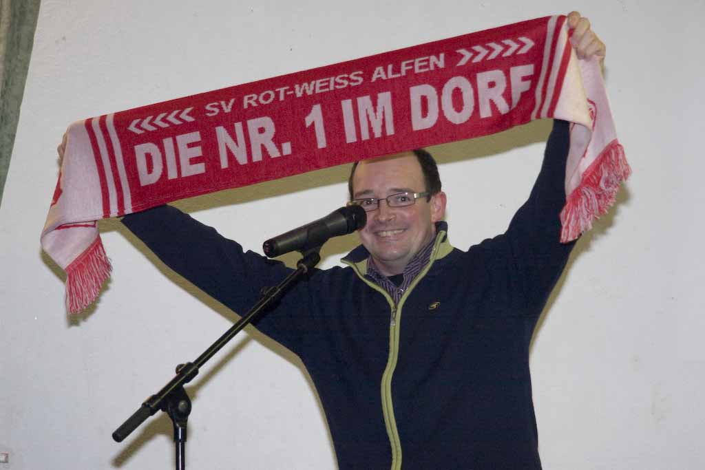 JHV SV RWA 2009 Der aktive Geist um die Fußballsenioren hat sich wieder etwas Neues einfallen lassen: Diverse Fanartikel in den Vereinsfarben!