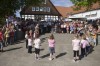 Nachdem Aufstellen des Baumes zeigten die Tanzgruppen des SV RW Alfen ihr aktuelles Programm Nachdem Aufstellen des Baumes zeigten die Tanzgruppen des SV RW Alfen ihr aktuelles Programm