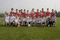 Das internationalen Flair brachte das Team der franzsischen Partnergemeinde  aus Noyen sur Sarthe ein. Das Team mit den roten Trickots.