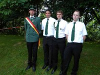Die Jungschützenprinzen Die Jungschützenprinzen: Zepter: Thomas Koch, Apfel: Dennis Drüke, Krone: Raphael Harding