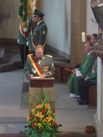 Oberst Drüke begrüßte alle Gäste in der Kirche und lud zum harmonischen und friedvollen gemeinsamen feiern ein