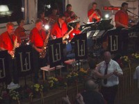 Dazu spielte der Musikverein aus Weine auf