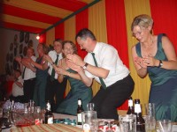 Der ganze Hoftisch war bester Laune und steckte damit die Besucher in der Halle an