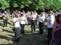 Der Musikverein unterhielt den Biergarten mit einigen Märschen Der Musikverein unterhielt den Biergarten mit einigen Märschen