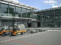 dem neuen Abfertigungsgebäude dem neuen Abfertigungsgebäude