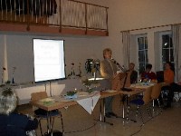 Die Versammlung schloss mit einem Vortrag der Homöopathin Frau Bartling aus Salzkotten zum Thema "Vitalität und Gesundheit" Die Versammlung schloss mit einem Vortrag der Homöopathin Frau Bartling aus Salzkotten zum Thema "Vitalität und Gesundheit"