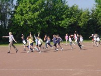 Bei strahlendem Sonnenschein fand das 1. Sportfest der Grundschule Alfen statt Bei strahlendem Sonnenschein fand das 1. Sportfest der Grundschule Alfen statt