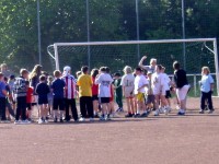 Für die Kinder waren diverse Spiele auf dem Sportplatz vorbereitet: vom Zeitungslauf bis zum Pedalo-Rennen. Für die Kinder waren diverse Spiele auf dem Sportplatz vorbereitet: vom Zeitungslauf bis zum Pedalo-Rennen.
