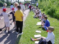Hier die Kinder nach dem 800 Meter Lauf Hier die Kinder nach dem 800 Meter Lauf