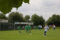Das Wetter war den Spielern hold, das angekündigte schwülwarme Wetter blieb aus. Während der SC Paderborn zuhause zeitgleich im DFB Pokal gegen 1860 München buchstäblich im Regen stand, blieben die Kicker und Zuschauer in Alfen vom Regen verschont. Das Wetter war den Spielern hold, das angekündigte schwülwarme Wetter blieb aus. Während der SC Paderborn zuhause zeitgleich im DFB Pokal gegen 1860 München buchstäblich im Regen stand, blieben die Kicker und Zuschauer in Alfen vom Regen verschont.