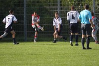 Doch der Schiedsrichter hatte die Partie sicher im Griff. Doch der Schiedsrichter hatte die Partie sicher im Griff.