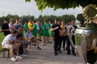 Anschließend warteten die Teams auf die Siegerehrung. Der FC Dahl/Dörenhagen hatte es allerdings vorgezogen schon abzureisen. Anschließend warteten die Teams auf die Siegerehrung. Der FC Dahl/Dörenhagen hatte es allerdings vorgezogen schon abzureisen.