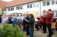 Begleitet wird der Chor durch Karl Heinz Kloppenburg und Hans-Gerd Hüster Begleitet wird der Chor durch Karl Heinz Kloppenburg und Hans-Gerd Hüster