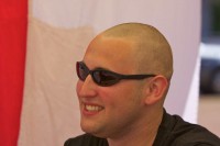 Einer der vielen Helfer des SV RW Alfen: Thomas Freitag mit seiner neuen Frisur. Den Kurzhaarschnitt hatte er seiner Mannschaft versprochen, wenn sie den Aufstieg schaffen