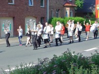 Seit 4:45 Uhr war der Spielmannszug auf den Beinen um alle Würdenträger zum Schützenfrühstück zu wecken Seit 4:45 Uhr war der Spielmannszug auf den Beinen um alle Würdenträger zum Schützenfrühstück zu wecken