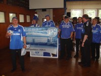 Anschließend wurde es Blau in der Halle: Der Schalke Fanclub trat auf den Plan Anschließend wurde es Blau in der Halle: Der Schalke Fanclub trat auf den Plan