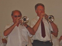 Franz Bielemeier und Karl-Heinz Kloppenburg spielen den "Jäger aus Kurpfalz" Franz Bielemeier und Karl-Heinz Kloppenburg spielen den "Jäger aus Kurpfalz"
