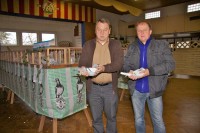 Hermann Rieke und Bernd Meyer mit ihren Siegertauben Hermann Rieke und Bernd Meyer mit ihren Siegertauben